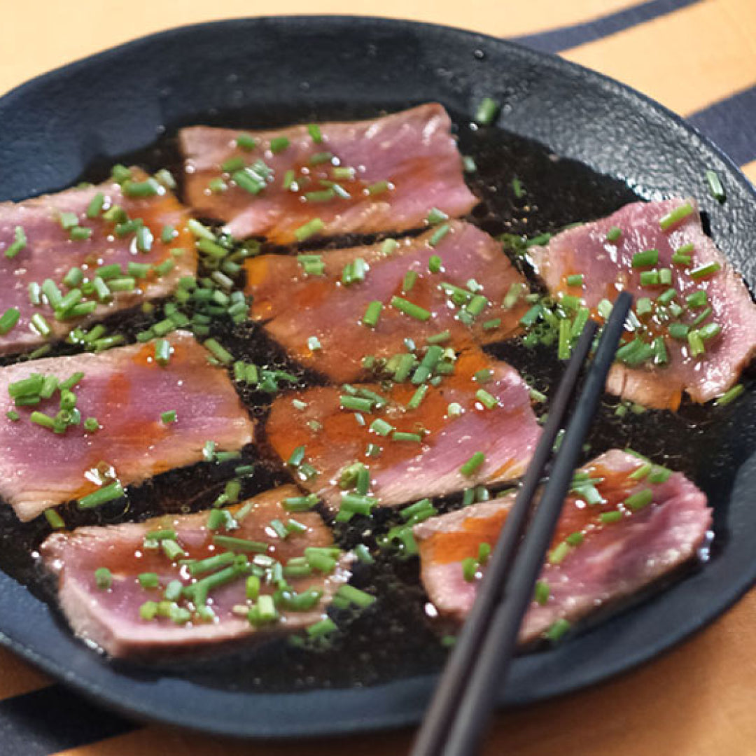 Tataki de carne com molho ponzu
